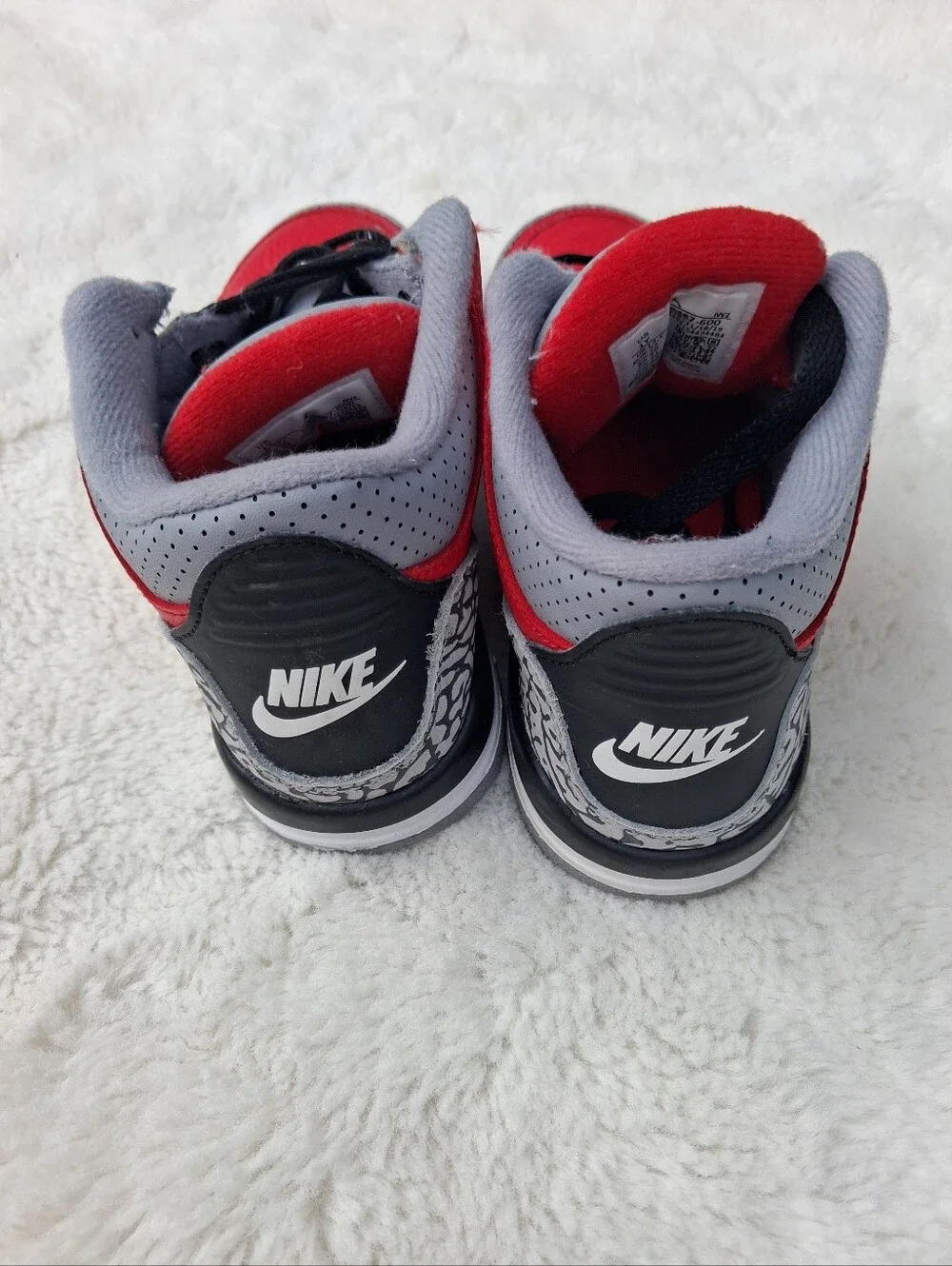 Kids Nike Jordans Red Basketball Sneakers Size 1Y
